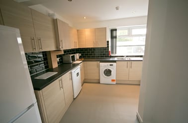 Brackenbury Road, Near university, Preston - Image 2